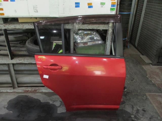 【中古】中古部品 ティーダ C11 右ﾘｱﾄﾞｱ 【3310160100-000004274313300】
