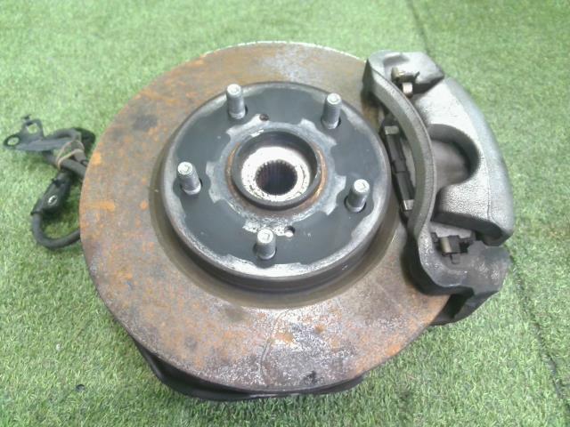 【中古】中古部品 ヴォクシー ZRR80 右ﾌﾛﾝﾄﾅｯｸﾙﾊﾌﾞ 【3310540000-000023069444310】