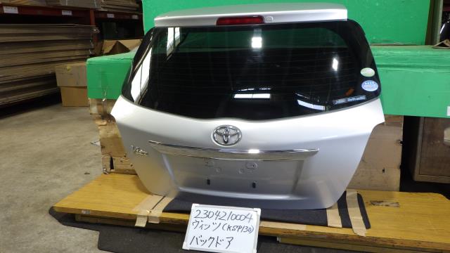 【中古】中古部品 ヴィッツ KSP130 ﾊﾞｯｸﾄﾞｱ 【3330340100-230421000415800】