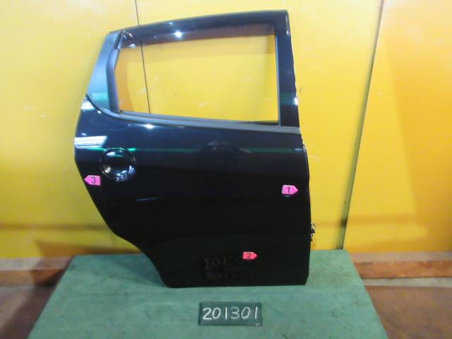 【中古】中古部品 セルボ HG21S 右ﾘｱﾄﾞｱ 【3310120100-230701000813300】