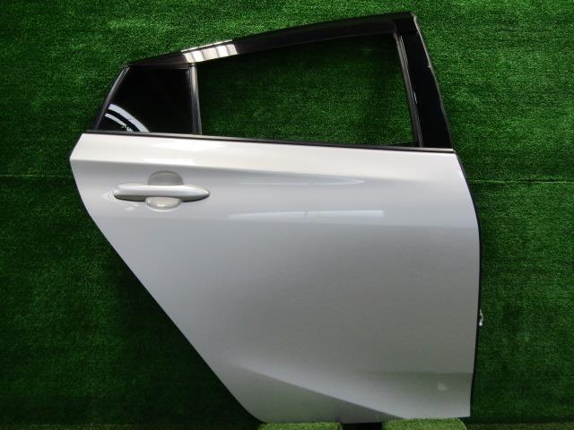 【中古】中古部品 プリウス ZVW50 右ﾘｱﾄﾞｱ 【3330200100-220688000013300】