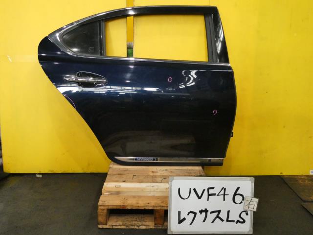 【中古】中古部品 レクサス LS UVF46 右ﾘｱﾄﾞｱ 【3331010600-230615000313300】