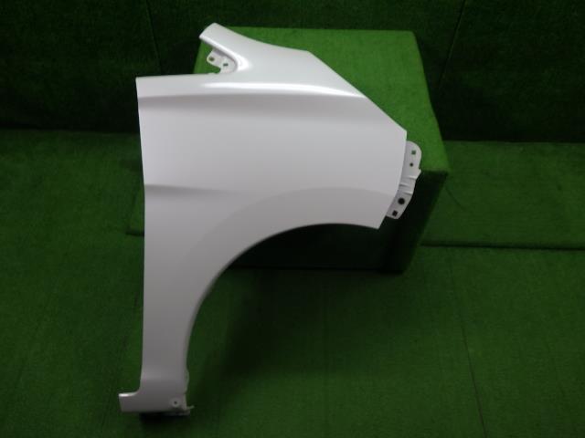 【中古】中古部品 ｅＫカスタム B11W 右ﾌﾛﾝﾄﾌｪﾝﾀﾞｰ 【3330250100-000000842310600】