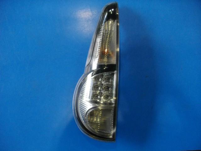 【中古】中古部品 ＭＲワゴン MF33S 左ﾃｰﾙﾗﾝﾌﾟ 【3310590000-000006425215600】