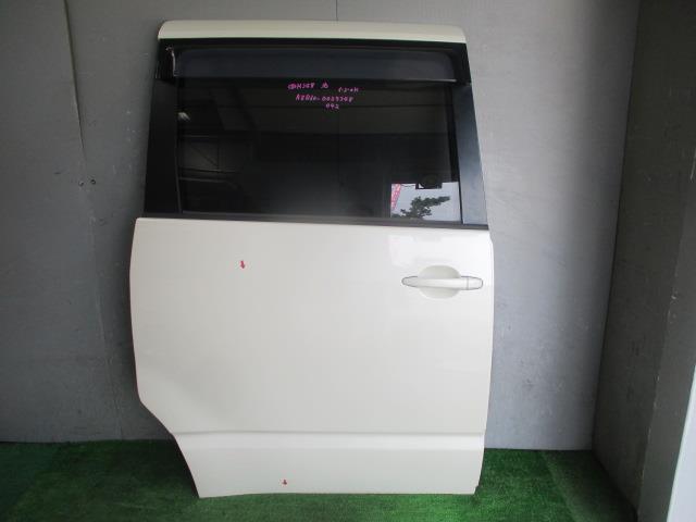 【中古】中古部品 ヴォクシー 右ﾘｱﾄﾞｱ 【3330560100-230706000313300】