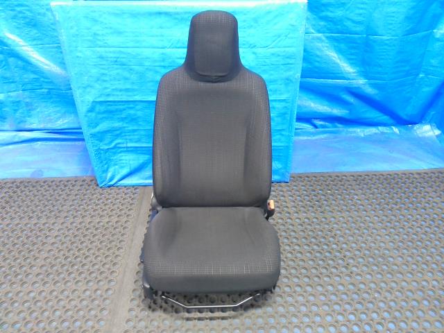 【中古】中古部品 ヴィッツ NSP130 ﾄﾞﾗｲﾊﾞｰｼｰﾄ 【3310200100-000020051170500】