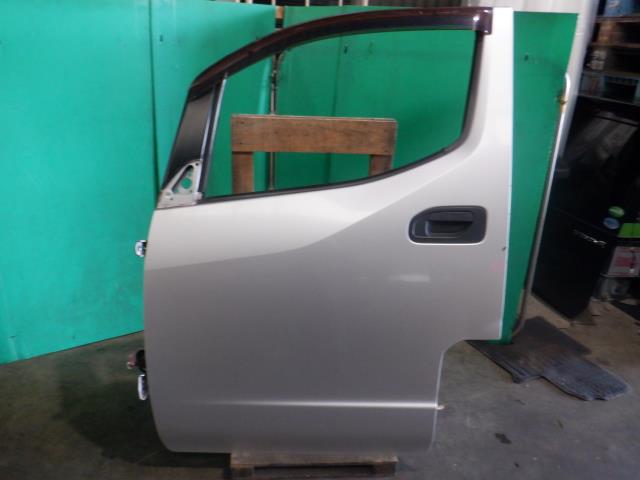 【中古】中古部品 NV200バネット VM20 左ﾌﾛﾝﾄﾄﾞｱ 【3340140100-000023432813200】
