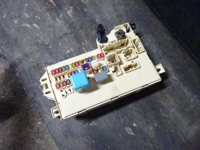 【中古】中古部品 ミライース LA300S ﾋｭｰｽﾞﾎﾞｯｸｽ 【3310410000-000223062967800】