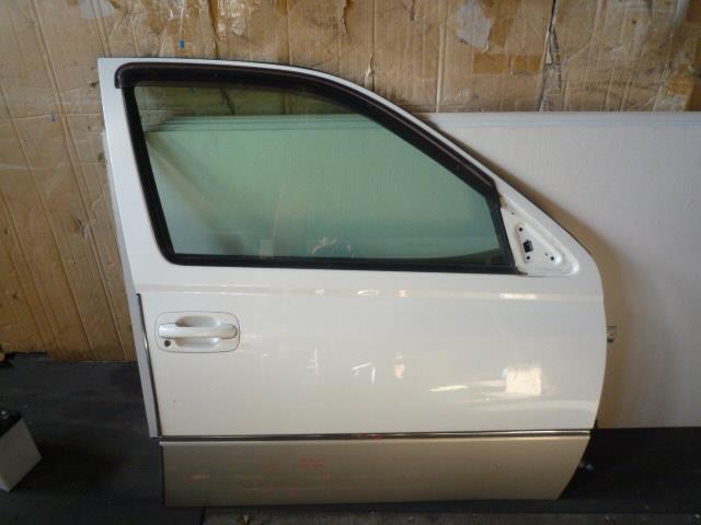 【中古】中古部品 ビスタ ZZV50 右ﾌﾛﾝﾄﾄﾞｱ 【3310050100-001316483813100】