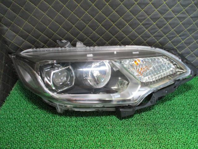 【中古】中古部品 フィット GK3 右ﾍｯﾄﾞﾗﾝﾌﾟ 【3330660100-000023312010800】