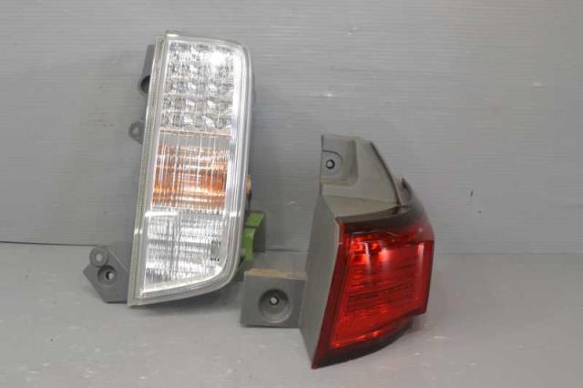 【中古】中古部品 エルグランド TE52 右ﾃｰﾙﾗﾝﾌﾟ 【3310580000-230730000315500】