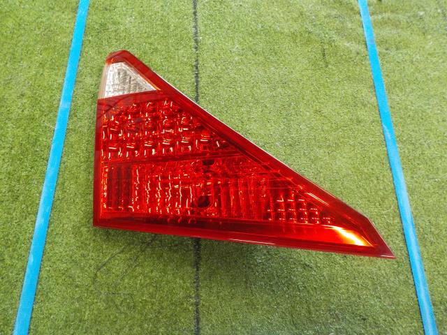 【中古】中古部品 アルファード ANH20W 左ﾃｰﾙﾗﾝﾌﾟ 【3260200000-230810000215600】