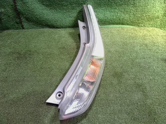 【中古】中古部品 リーフ AZE0 右ﾃｰﾙﾗﾝﾌﾟ 【3260300000-230901000215500】