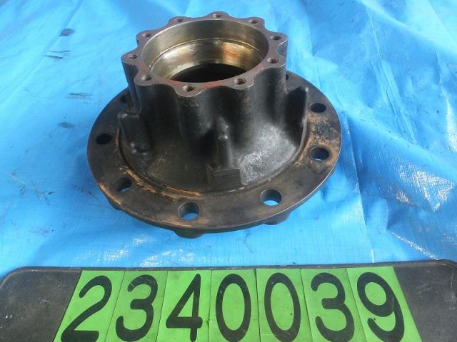 【中古】中古部品 いすゞ大型車 CYL77A リアハブ 【3310040100-000234003944473】|e-cleマート