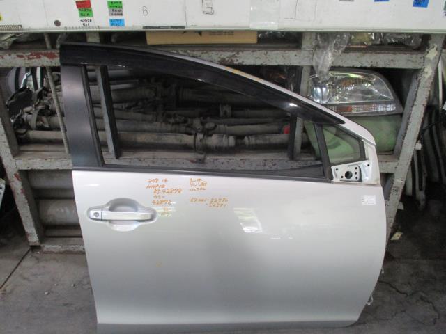 【中古】中古部品 アクア NHP10 右ﾌﾛﾝﾄﾄﾞｱ 【3310160100-000004287813100】｜e-cleマート