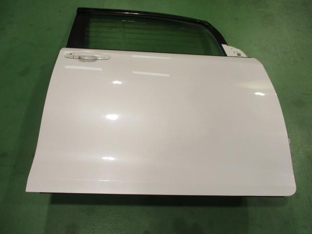 【中古】中古部品 ヴォクシー ZWR80G 右ﾌﾛﾝﾄﾄﾞｱ 【3310590000-000006597713100】
