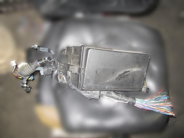 【中古】中古部品 レクサス GS GRS191 ﾋｭｰｽﾞﾎﾞｯｸｽ 【3310050100-001089125967800】