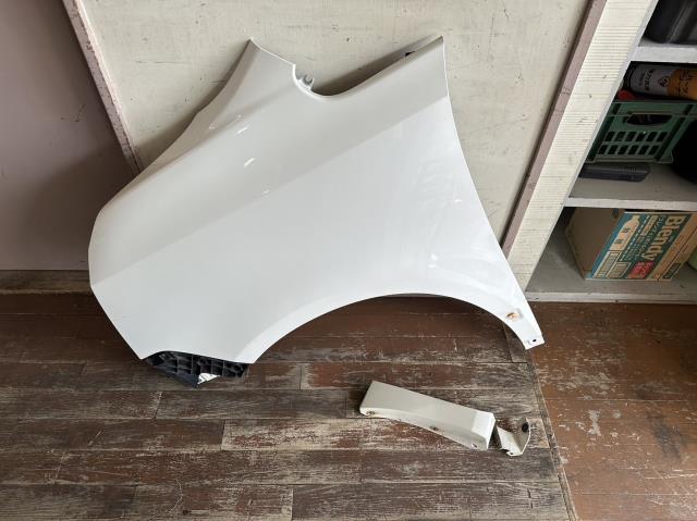 【中古】中古部品 ヴォクシー ZRR75W 左ﾌﾛﾝﾄﾌｪﾝﾀﾞｰ 【3330430100-230909000210700】