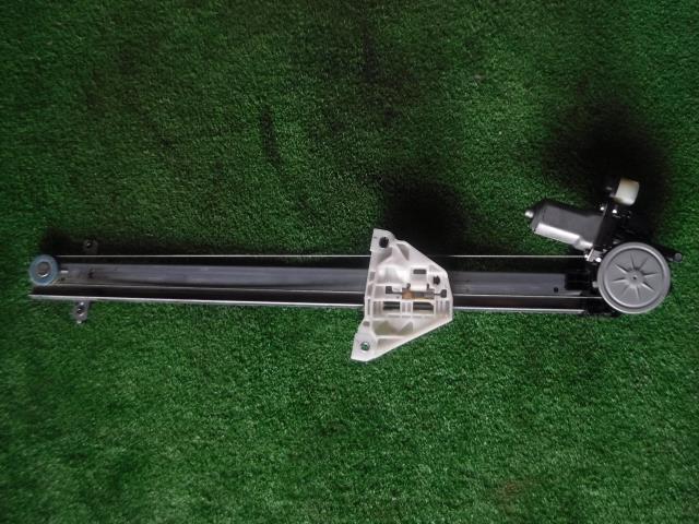 【中古】中古部品 パレット MK21S 右ﾌﾛﾝﾄﾄﾞｱﾚｷﾞｭﾚｰﾀ･ﾓｰﾀｰ 【3330450100-230808000113120】