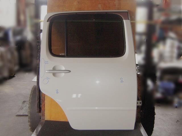 【中古】中古部品 ミラココア L675S 右ﾘｱﾄﾞｱ 【3310050100-001635261913300】