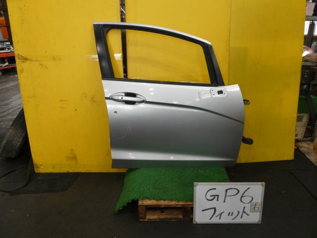 【中古】中古部品 フィット GP6 右ﾌﾛﾝﾄﾄﾞｱ 【3331010600-230602000513100】