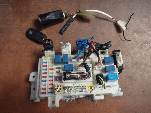 【中古】中古部品 ワゴンＲ MH44S ﾋｭｰｽﾞﾎﾞｯｸｽ 【3331010800-000021347267800】
