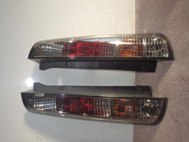 【中古】中古部品 パレット MK21S 右ﾃｰﾙﾗﾝﾌﾟ 【3331010800-000021287915500】