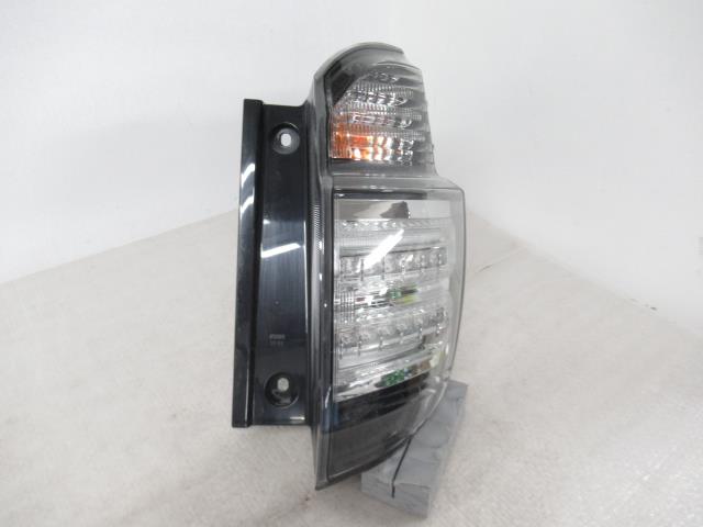 【中古】中古部品 ヴェルファイア AGH30W 右ﾃｰﾙﾗﾝﾌﾟ 【3380050000-000034787015500】