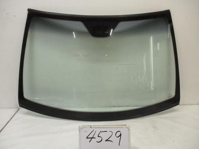 【中古】中古部品 ベンツ Cクラス 203046 ﾌﾛﾝﾄｳｲﾝﾄﾞｶﾞﾗｽ 【3500170000-230904501811200】