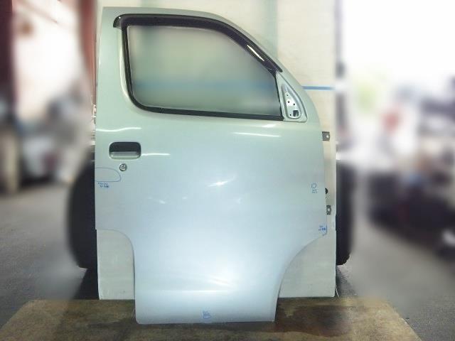 【中古】中古部品 タウンエース S402M 右ﾌﾛﾝﾄﾄﾞｱ 【3310050100-220713000113100】
