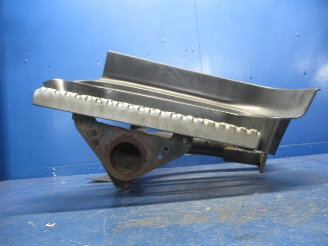 【中古】中古部品 いすゞ大型車 CYJ77AL 右ｻｲﾄﾞｽﾃｯﾌﾟ 【3310270100-000013787013701】｜e-cleマート