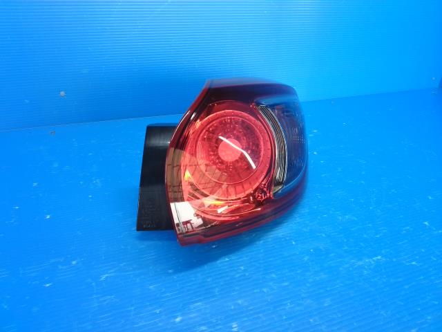 【中古】中古部品 CX-5 KE2FW 右テールランプ 【3310550000-230902000315500】