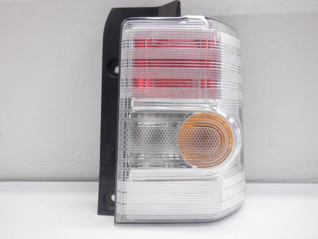 【中古】中古部品 ムーヴコンテ L575S 右テールランプ 【3310250100-000233016715500】