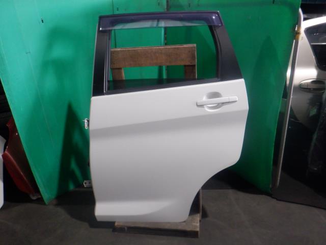 【中古】中古部品 ｅＫカスタム B11W 左ﾘｱﾄﾞｱ 【3340140100-000023491713400】