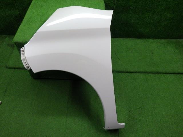 【中古】中古部品 ｅＫスペース B11A 左ﾌﾛﾝﾄﾌｪﾝﾀﾞｰ 【3330250100-000000845810700】