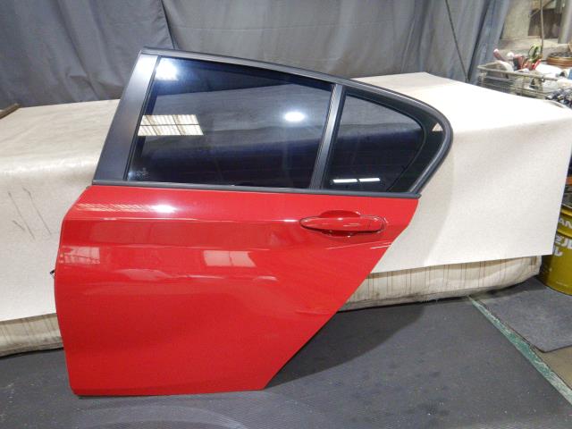 【中古】中古部品 BMW 1シリーズ 1A16 左ﾘｱﾄﾞｱ 【3330810100-230920000213400】