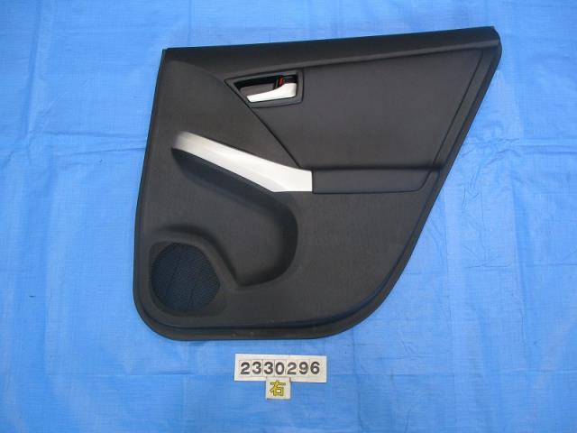 【中古】中古部品 プリウス ZVW35 右ﾘｱﾄﾞｱﾄﾘﾑ 【3310040100-000233029613350】
