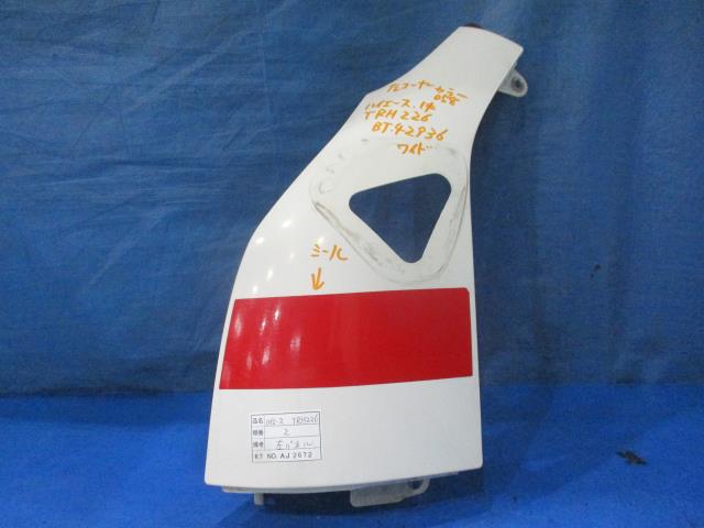 【中古】中古部品 ハイエース TRH226 左フロントコーナーパネル 【3310160100-000004293611400】