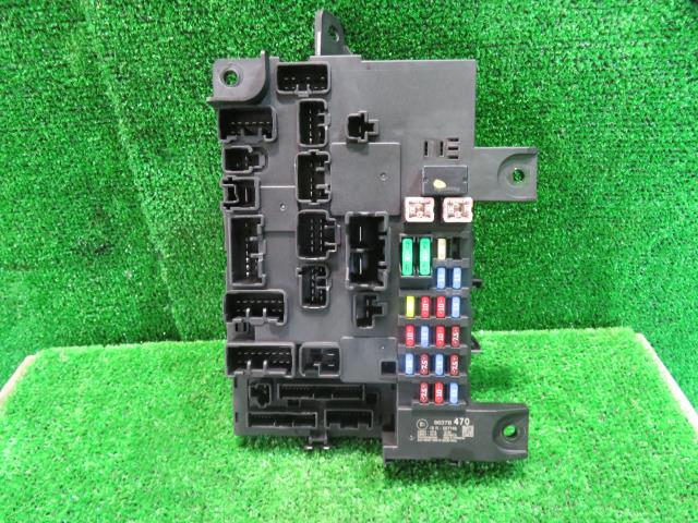 【中古】中古部品 エクリプスクロス GK1W ﾋｭｰｽﾞﾎﾞｯｸｽ 【3330900100-000023070967800】