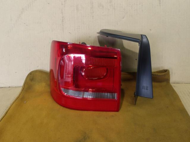 【中古】中古部品 VW ゴルフトゥーラン 1TCAV 左ﾃｰﾙﾗﾝﾌﾟ 【3340220100-000224047715600】