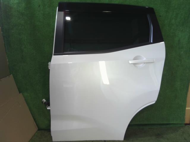 【中古】中古部品 サクラ B6AW 左ﾘｱﾄﾞｱ 【3260070000-230928000413400】