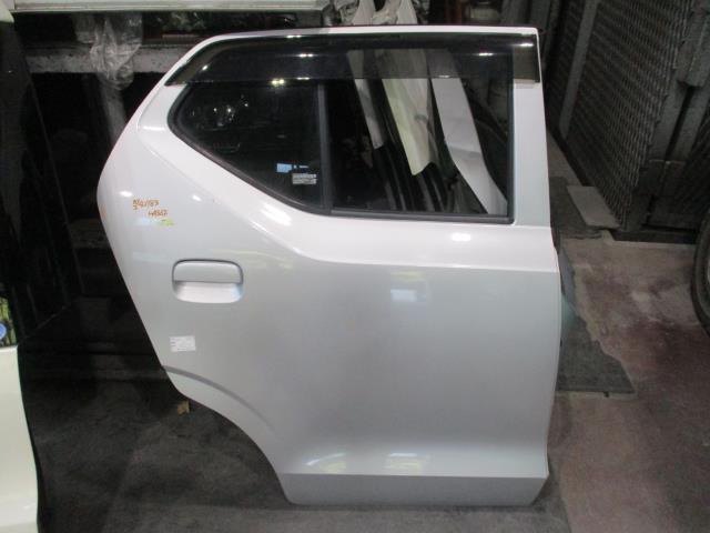 【中古】中古部品 アルト HA36S 右リアドア 【3310160100-000004298313300】|e-cleマート