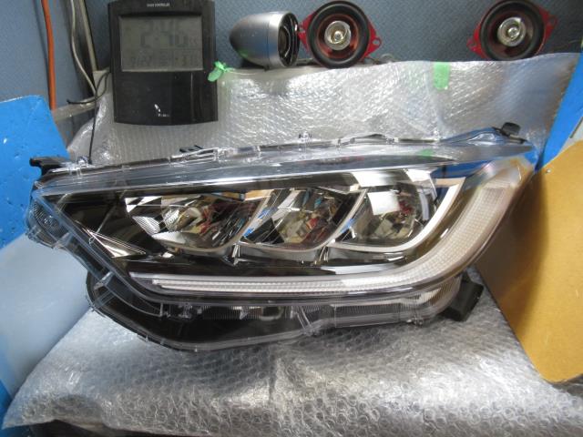 【中古】中古部品 ヤリス MXPA10 左ﾍｯﾄﾞﾗﾝﾌﾟ 【3500220000-230927500110900】
