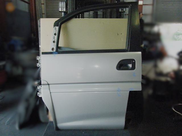 【中古】中古部品 デリカスペースギア PA4W 左ﾌﾛﾝﾄﾄﾞｱ 【3310050100-001670994713200】