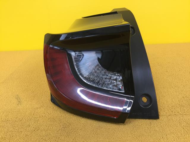 【中古】中古部品 ヤリス MXPA15 左ﾃｰﾙﾗﾝﾌﾟ 【3330960100-000052116815600】