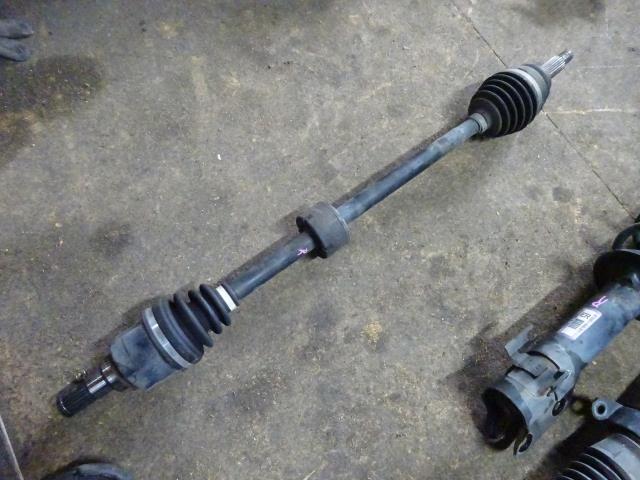 【中古】中古部品 アルト HA25V 右ﾌﾛﾝﾄﾄﾞﾗｲﾌﾞｼｬﾌﾄ 【3310410000-000223114142100】