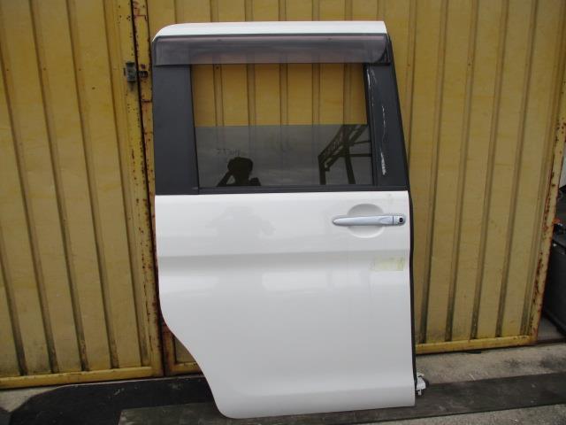 【中古】中古部品 タント LA600S 右ﾘｱﾄﾞｱ 【3310190100-000233018013300】