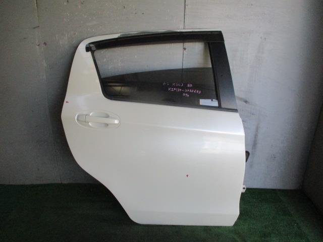 【中古】中古部品 ヴィッツ KSP130 右ﾘｱﾄﾞｱ 【3330560100-230925000213300】