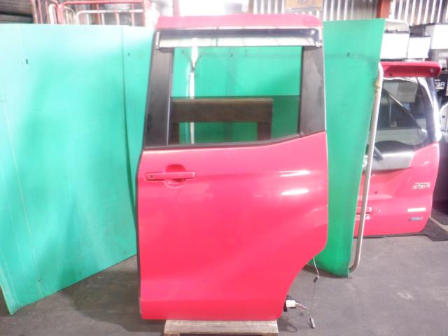【中古】中古部品 デイズルークス B21A 左ﾘｱﾄﾞｱ 【3340140100-000023522513400】
