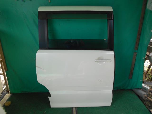 【中古】中古部品 セレナ CC25 右ﾘｱﾄﾞｱ 【3310080100-230831000213300】